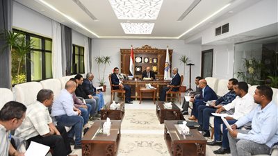 بتكلفة 50 مليون جنيه.. محافظ قنا يتابع تطور مشروعات الأمن الغذائي 