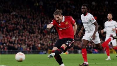 بهدفين من نيران صديقة.. إشبيلية يتعادل مع مانشستر يونايتد في الدوري الأوروبي 