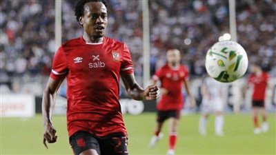 بيرسي تاو يغيب عن الأهلي في مواجهة فاركو لهذا..السبب