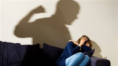 هل يخضع العنف الزوجي لقانون العقوبات؟.. خبير قانوني يجيب