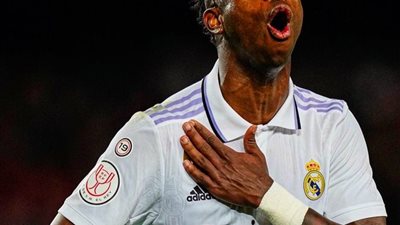 بيريز يقرر تعديل عقد فينسيوس جونيور
