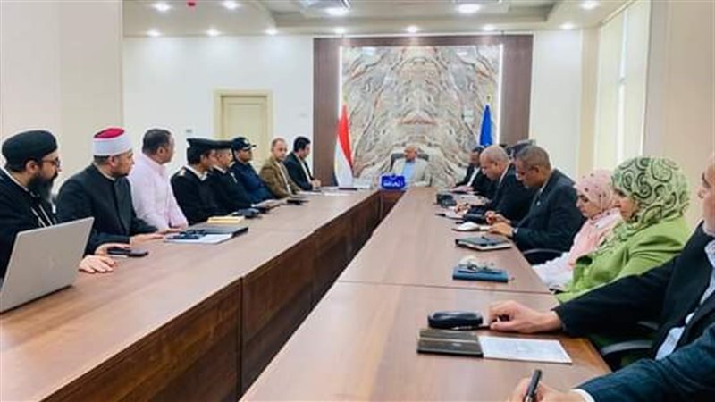 اجتماع محافظ السويس