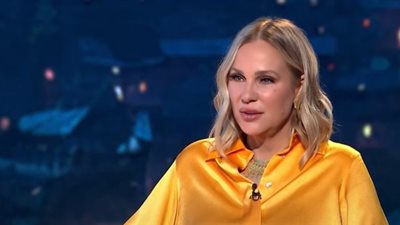 شيرين رضا تتحدث عن طفولتها في برنامج أنا والقناع