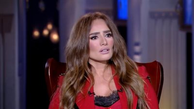 زينة تصدم الجمهور بخبر تصالحها مع أحمد عز.. فيديو