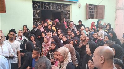 استعدادا لعيد الفطر.. حزب مستقبل وطن بقنا يوزع 1000 مظروف عيدية للأهالى 