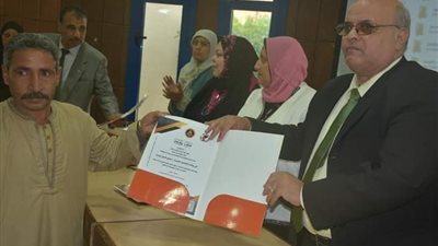 إدارة المرأة بالمنيا ومكتبة مصر العامة يكرمون أمهات الشهداء 