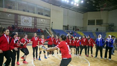 للمرة ال34 في تاريخه.. الاهلي يهزم الزمالك ويتوج بكأس مصر لكرة اليد سيدات 