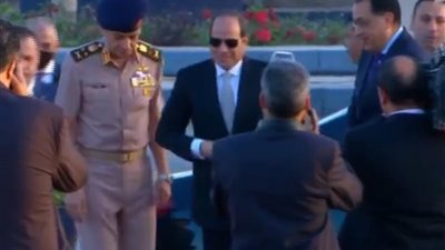 الرئيس السيسي يصل إلى مسجد المشير استعدادا لأداء صلاة عيد الفطر المبارك