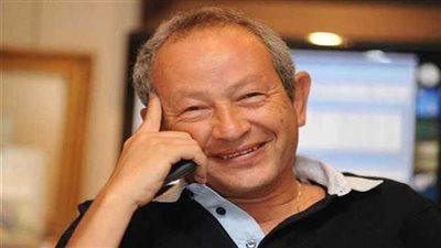 «علشان مدفعتش».. ساويرس عن إزالة علامة التوثيق الزرقاء من حسابه على تويتر