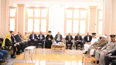محافظ قنا يختتم جولته بزيارة مطرانية قوص بمناسبة عيد القيامة المجيد