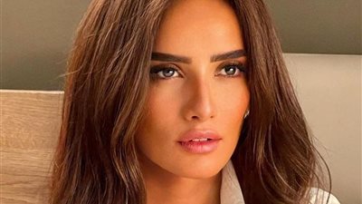«بيندهولي بعايدة».. زينة تعرب عن سعادتها بنجاح جعفر العمدة