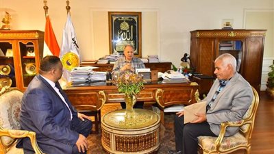 محافظ أسيوط يوجه بمتابعة مواقف الأجرة خلال إجازة عيد الفطر