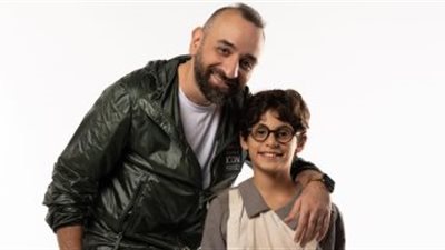 عمرو سلامة يُهنئ عمر شريف طفل مسلسل تحت الوصاية