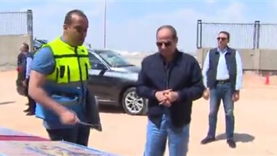 صور.. السيسي يطمئن على موعد انتهاء إنشاء أسواق بالقاهرة: «امتى هتخلص»