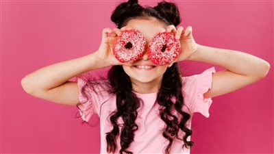 السكريات تصيب الأطفال بفرط الحركة.. خرافة أم حقيقة؟