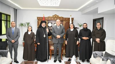 محافظ قنا يستقبل وفد الأقباط الكاثوليك بالأقصر للتهنئة بعيد الفطر