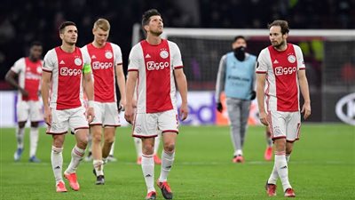 ثلاثي هجومي في التشكيل الرسمي لفريق أياكس أمام أيندهوفن بنهائي كأس هولندا 