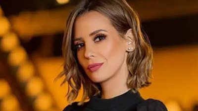 إيمان العاصي تكشف موقف إنساني للراحل مصطفى درويش