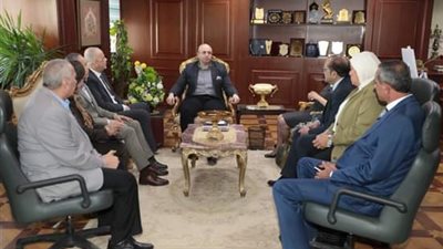 محافظ بني سويف يدعم مشروع معرض منتجات مخفضة الأسعار