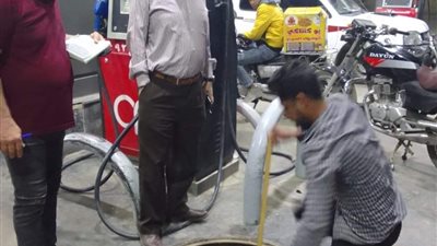 رئيس مركز ومدينة أبوقرقاص يوجه بتكثيف الحملات على محطات البنزين 