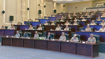 الرئيس السيسي يجتمع مع كبار قادة القوات المسلحة