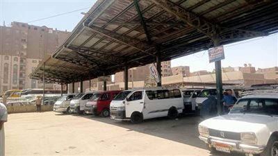 محافظ أسيوط يوجه بمتابعة تطبيق تعريفة الركوب الجديدة بمواقف السيارات