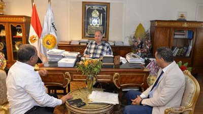 محافظ أسيوط يوافق على 125 طلب أجازة متنوعة للعاملين بالتربية والتعليم
