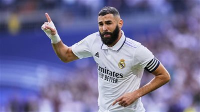 بعد الفوز بالكأس.. بنزيمة يُعادل رقم مارسيلو الأكثر تحقيقًا للألقاب في تاريخ ريال مدريد 