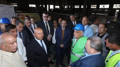 وزير النقل يتفقد ورش العباسية للسكك الحديدية برفقة وفد خبراء فويست البين النمساوية