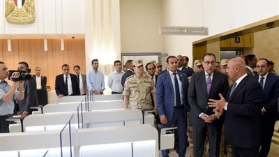 رئيس الوزراء يتفقد مقر وزارة النقل بالعاصمة الإدارية الجديدة