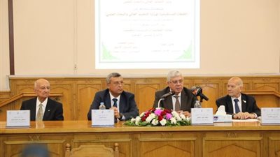 جمعية المهندسين المصرية تمنح وزير التعليم العالي العضوية الفخرية