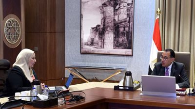 رئيس الوزراء يلتقي وزيرة التضامن الاجتماعي لمتابعة عدداً من الملفات