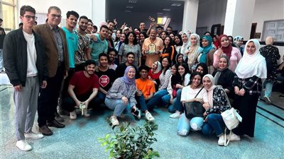 ممر شرفي بكلية السياسة والاقتصاد جامعة السويس ..في حب عم محمد