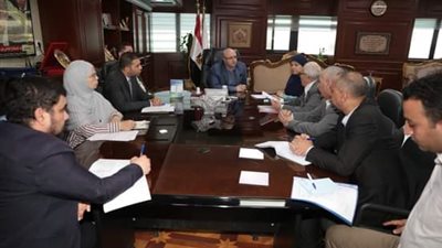 محافظ بني سويف يبحث مطالب بعض أهالي مدينة اهناسيا