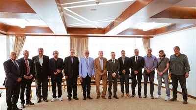 رئيس نادي البنك الأهلي يستقبل رئيس الاتحاد الدولي لكرة اليد 