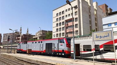 وزير النقل يعلن دخول برج أسيوط الخدمة بطول 8 كم