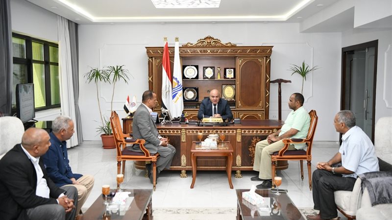 محافظ قنا يتابع عمليات