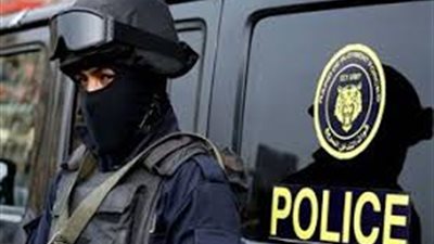 ضبط مروج رتب أميرية مزيفة على تيك توك ومصادرة 170 قطعة منها