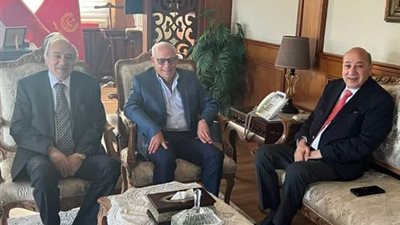 محافظ بورسعيد يستقبل رئيس مجلس إدارة مصنع الأدوية 