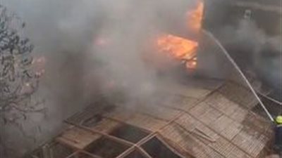 اندلاع حريق في مخازن عدد من المحلات بشارع المعز بالقاهرة