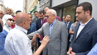 محافظ بورسعيد يتفقد المجمع الاسترشادي المطور 