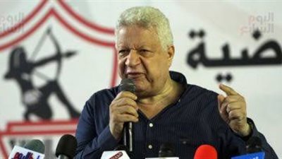 لافتات لدعم المستشار .. استقبال أعضاء الجمعية العمومية لمرتضي منصور