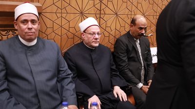 مفتي الجمهورية ومحافظ القاهرة يحضران عزاء شقيق أبو العينين