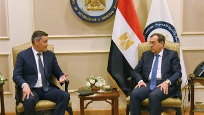 وزير البترول يلتقي مسؤولاً من شركة وذرفورد العالمية 