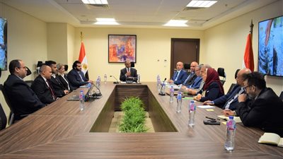 نائب وزير الإسكان يبحث مع شركات كرواتية وسعودية التعاون في صناعة طلمبات المياه