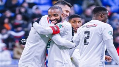 أوليمبيك ليون يتفوق علي موناكو بثلاثة أهداف مقابل هدف في الدوري الفرنسي 