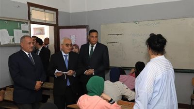 وزير التربية والتعليم يتفقد امتحانات الشهادة الإعدادية بمحافظة الدقهلية