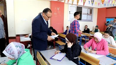 محافظ الشرقية يتفقد لجان امتحانات الفصل الدراسي الثاني للشهادة الإعدادية