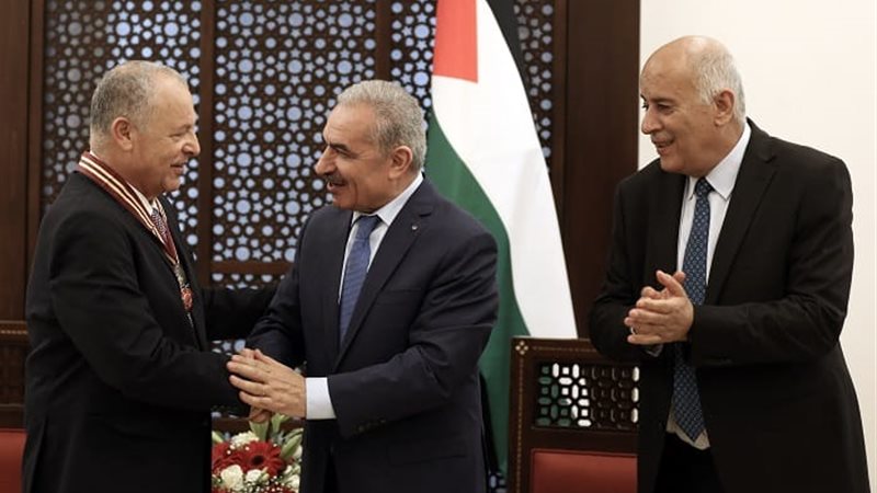 تكريم أبو ريدة 