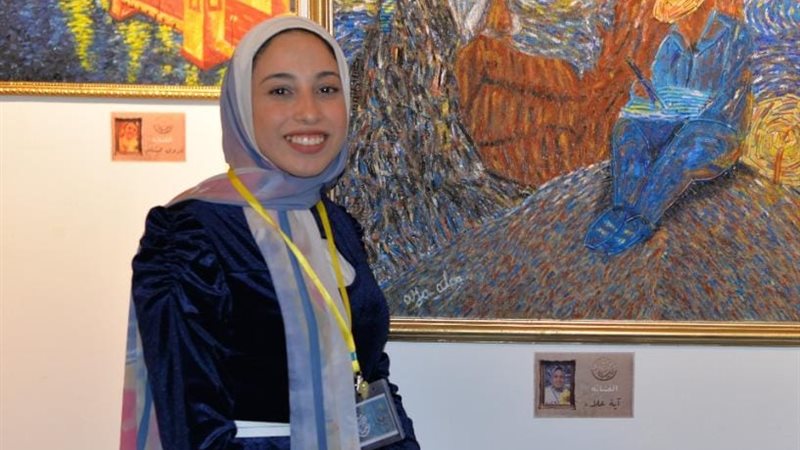 الفنانة التشكيلية